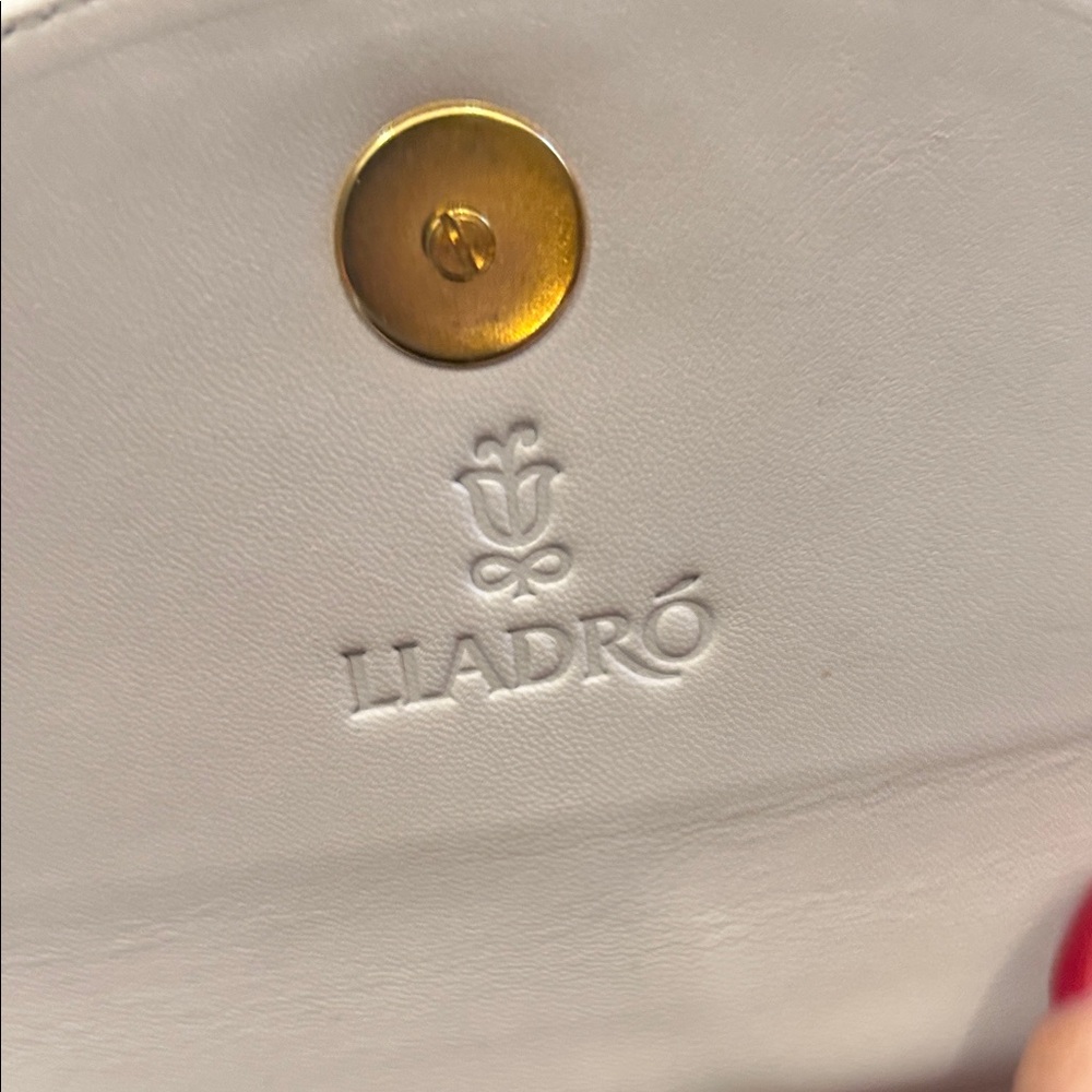 Lladro Elegant Cream Satchel - Picture 2 of 7